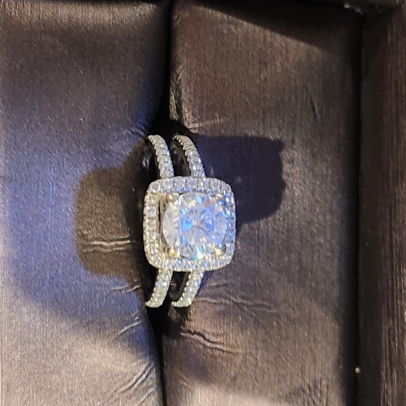 Beautiful 18k gold and diamond ring from Simon G in very good condition. - Picture 12 of 13